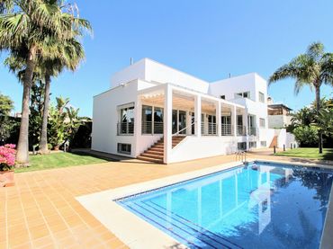 House with pool for sale in San Pedro de Alcántara