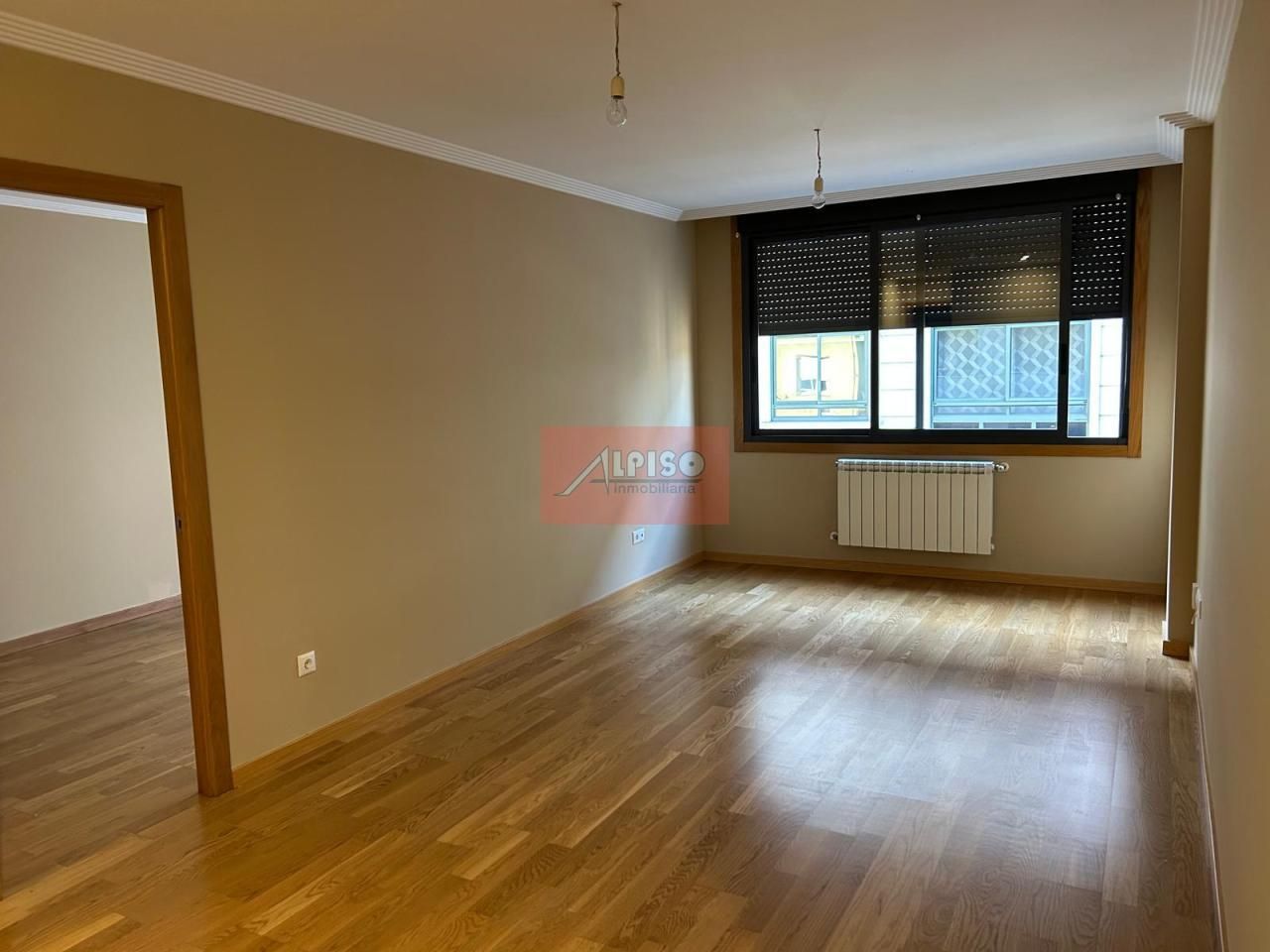 Dormitori de Apartament de lloguer en Ourense Capital  amb Calefacció i Balcó