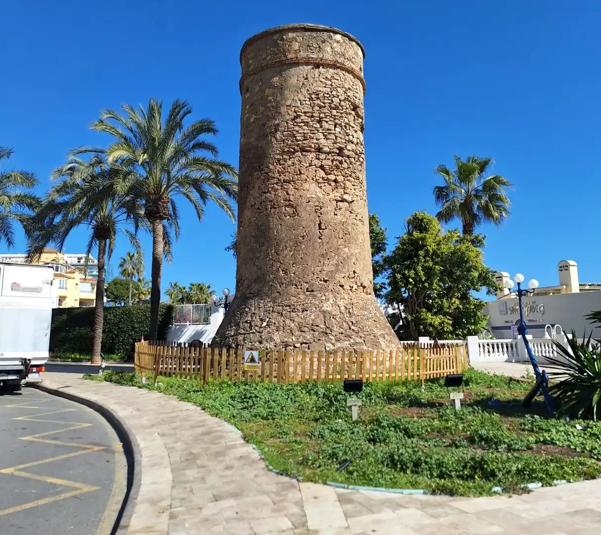 Vista exterior de Garatge en venda en Benalmádena