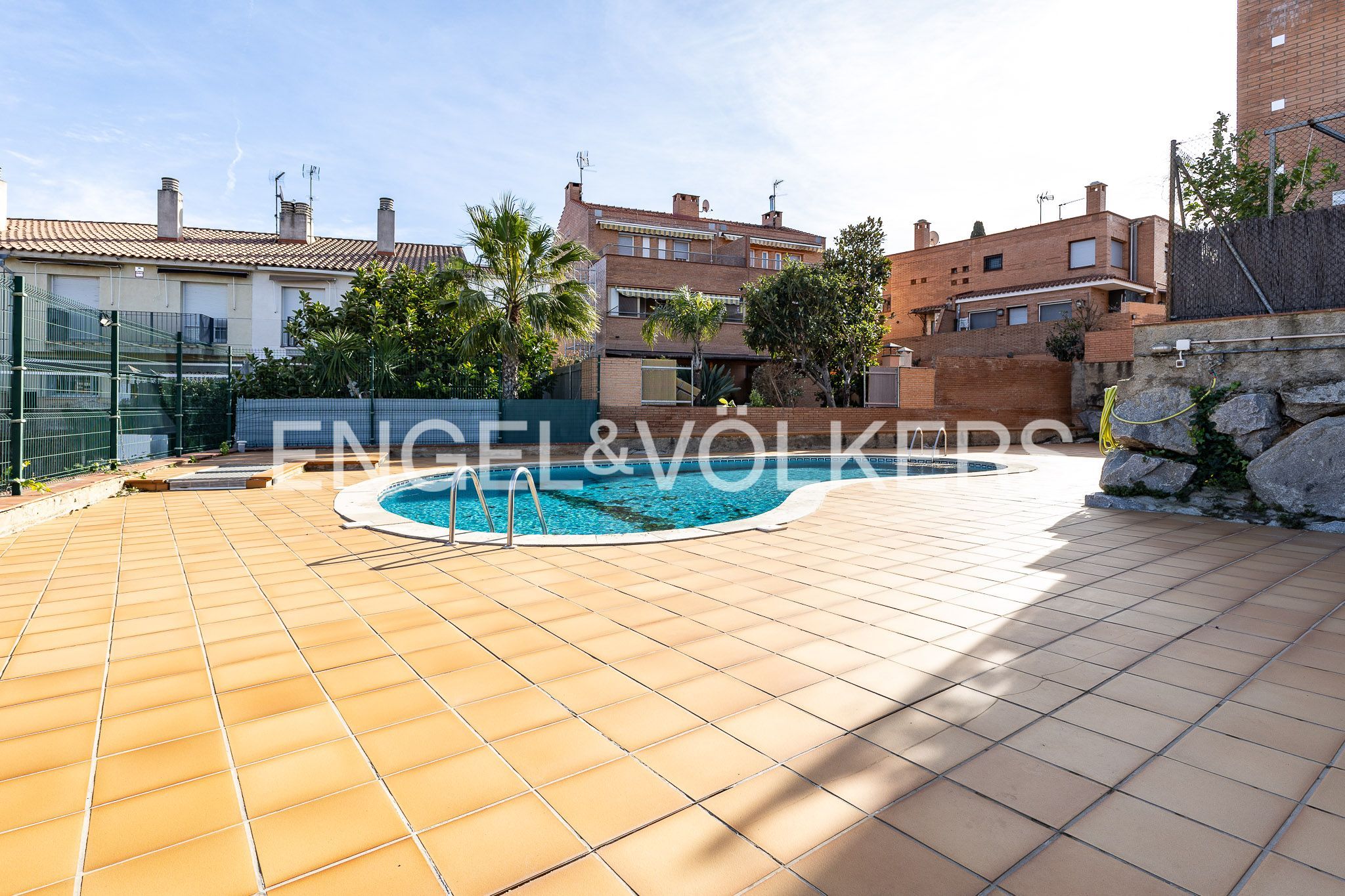 Schwimmbecken von Wohnung zum Verkauf in Mataró mit Klimaanlage, Heizung und Terrasse