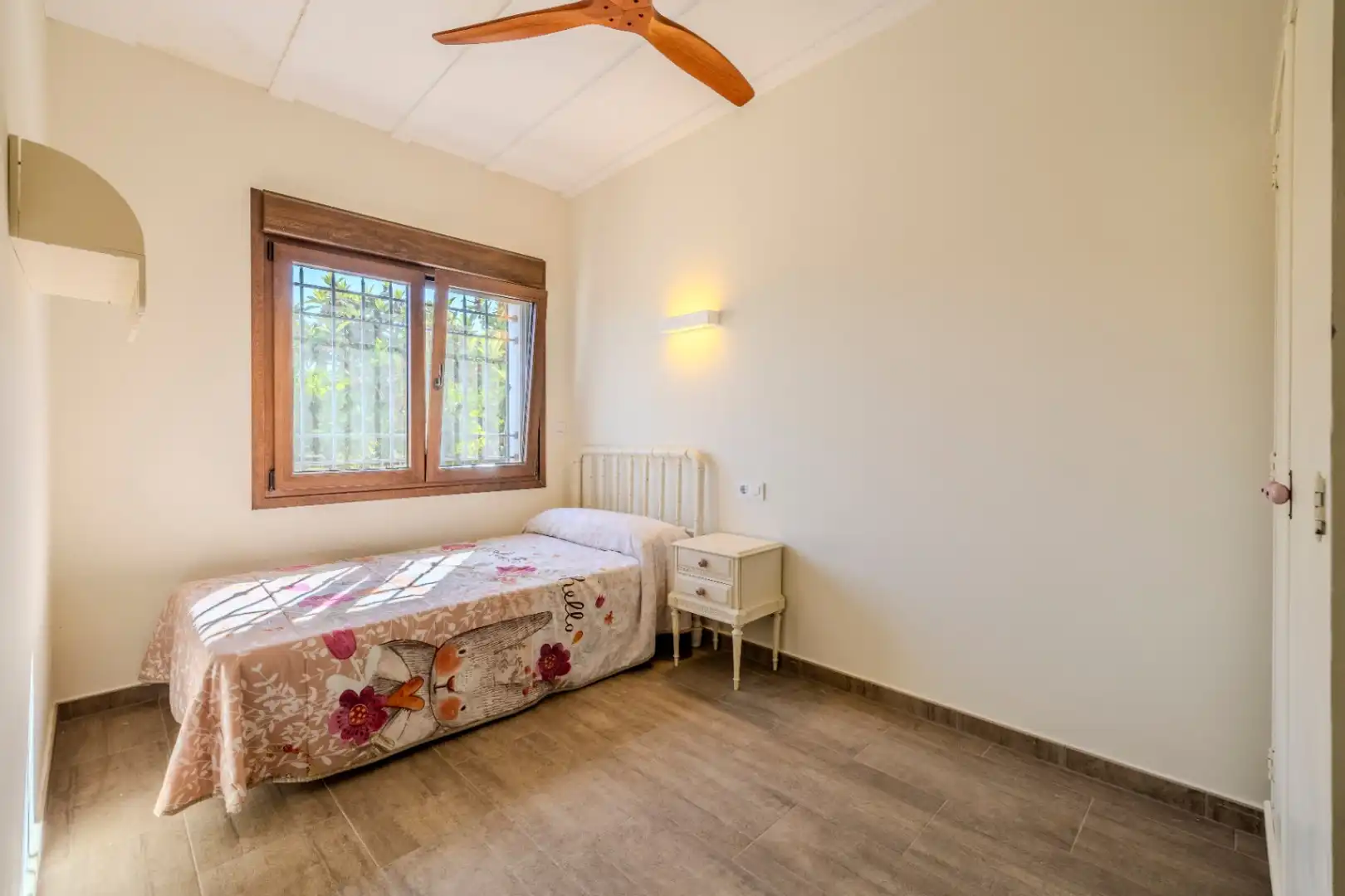 Dormitori de Finca rústica en venda en Dénia amb Aire condicionat, Calefacció i Jardí privat