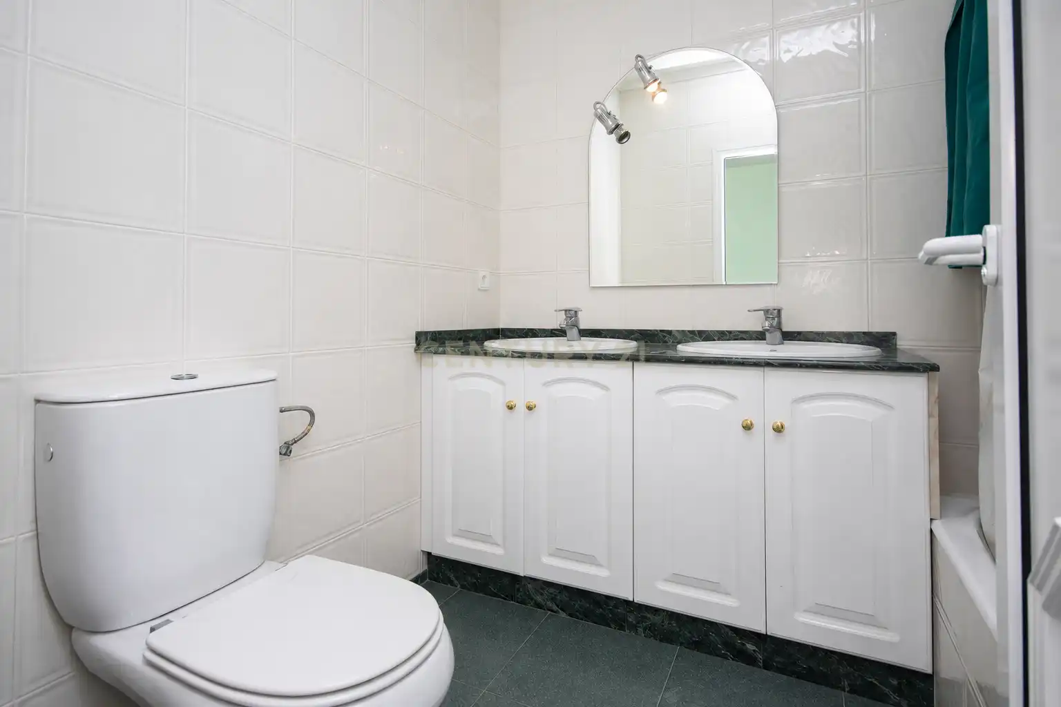 Baño de Casa o chalet en venta en Alicante / Alacant con Jardín privado, Trastero y Piscina