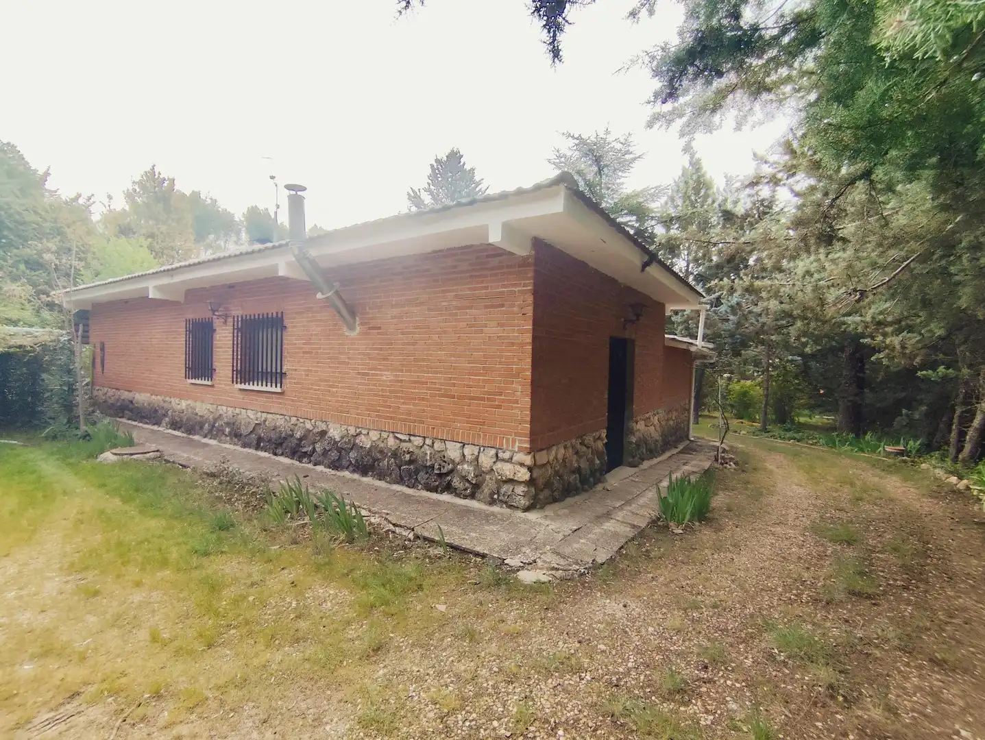 Vista exterior de Casa o xalet en venda en Hontoba amb Calefacció