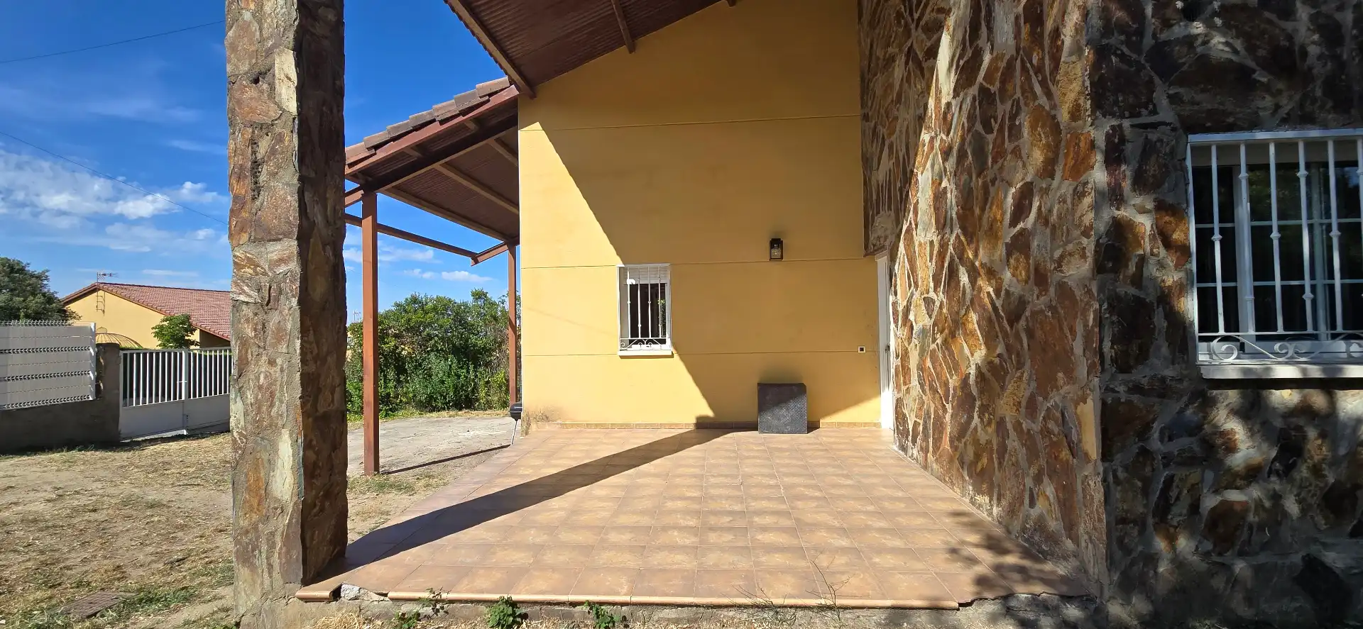 Vista exterior de Casa o chalet en venta en Zarzuela del Monte con Aire acondicionado, Calefacción y Jardín privado
