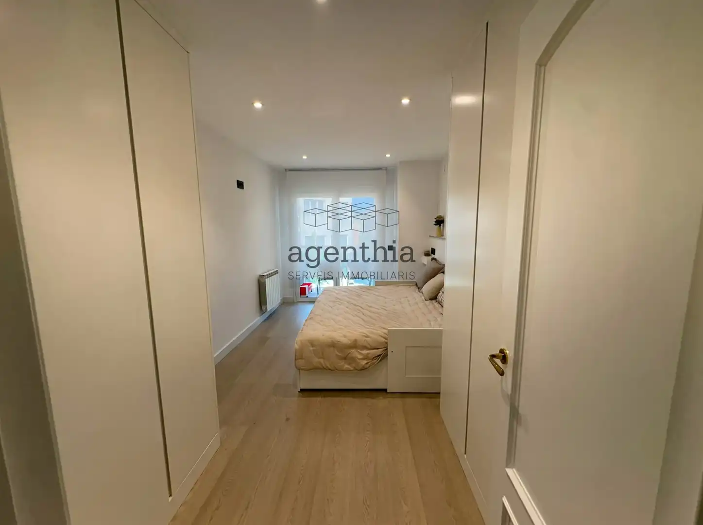 Bedroom of Flat for sale in Girona  with Air Conditioner, Heating and Balcony
