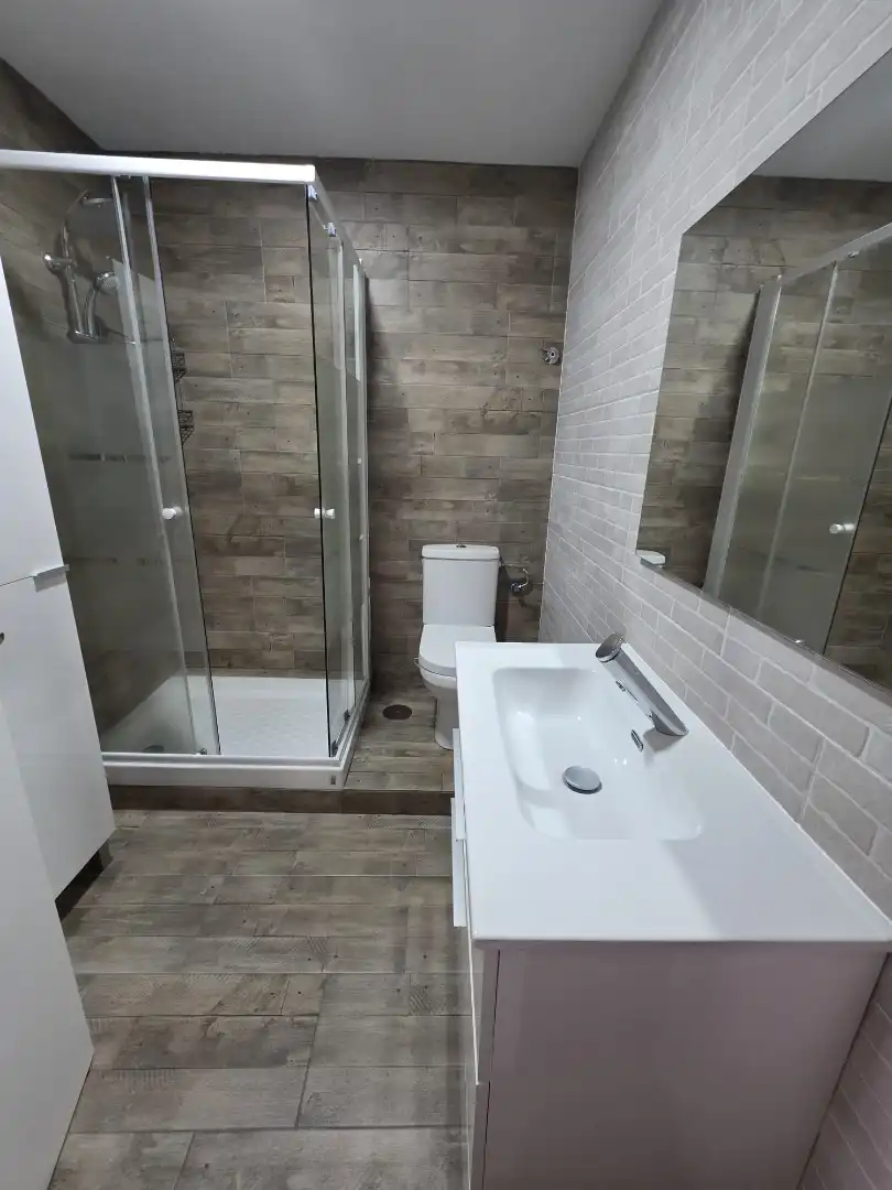 Bathroom of Flat for rent in Ferrol  with Air Conditioner, Heating and Furnished