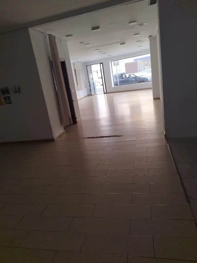 Local comercial en alquiler en Calle Santa Marta, imagen 3
