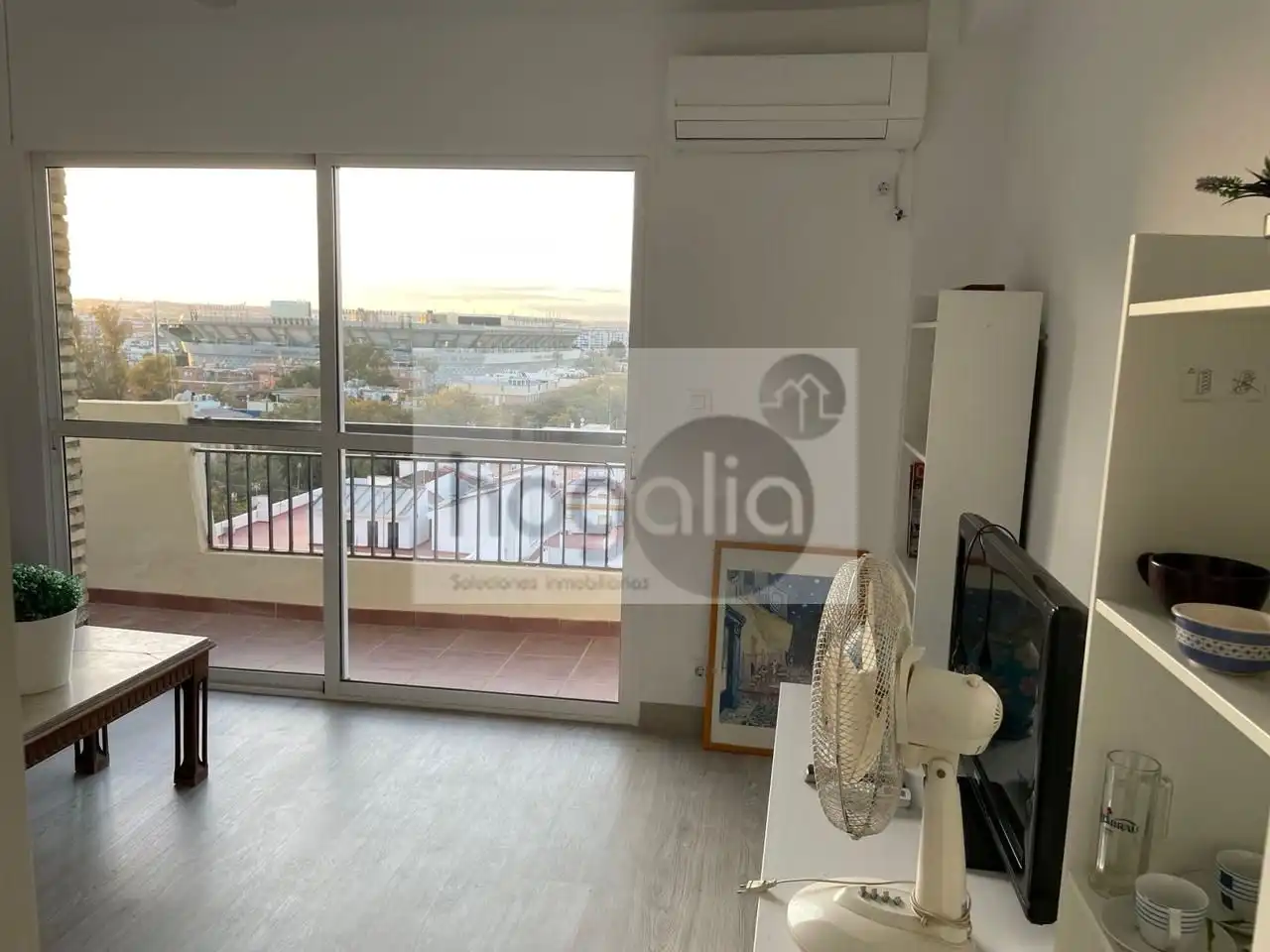 Dormitori de Pis de lloguer en  Sevilla Capital amb Aire condicionat, Terrassa i Moblat