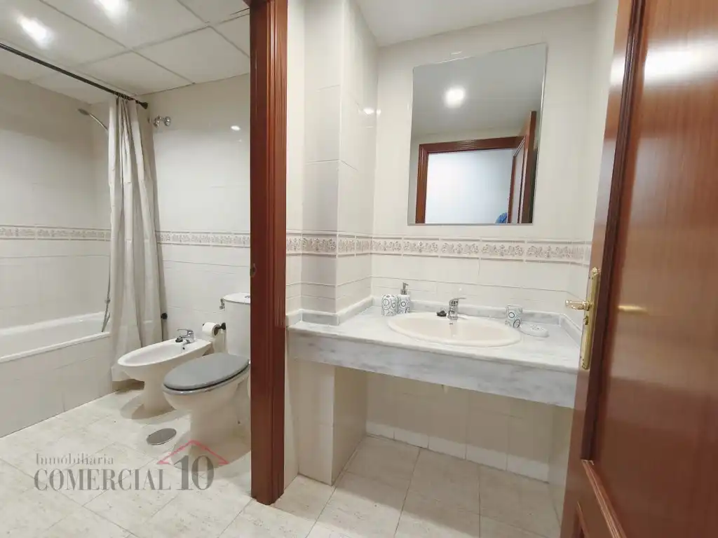Badezimmer von Wohnungen zur Miete in Badajoz mit Möbliert und Balkon