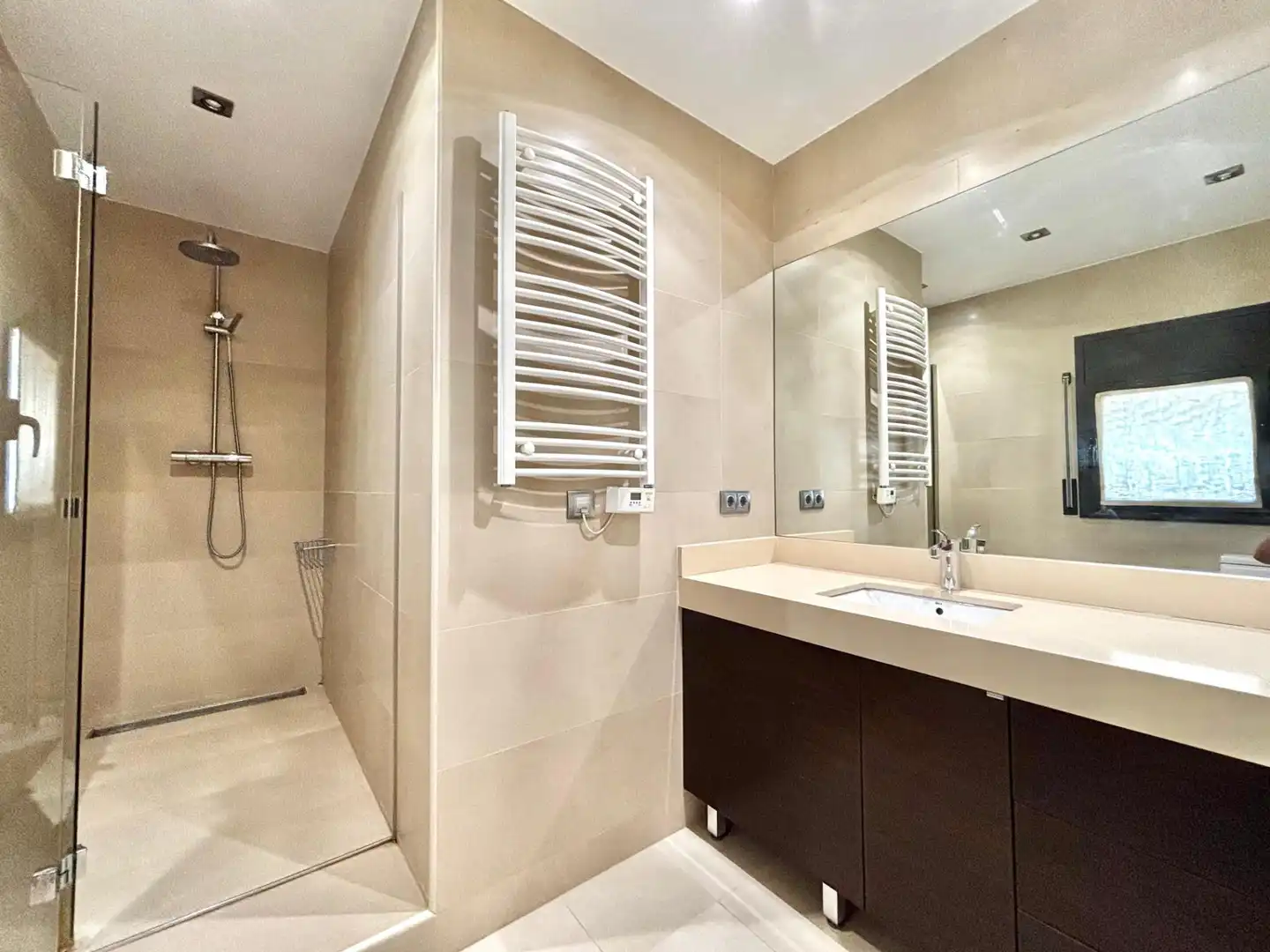 Badezimmer von Haus oder Chalet zum Verkauf in Pineda de Mar mit Klimaanlage, Privatgarten und Terrasse