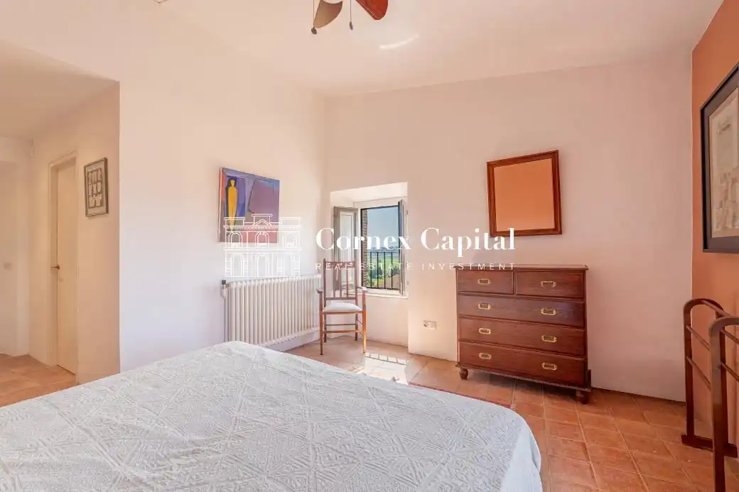 Schlafzimmer von Dachboden zum Verkauf in Albons mit Klimaanlage, Heizung und Terrasse