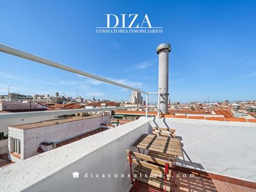 Triplex with lift for sale in De Pizarro