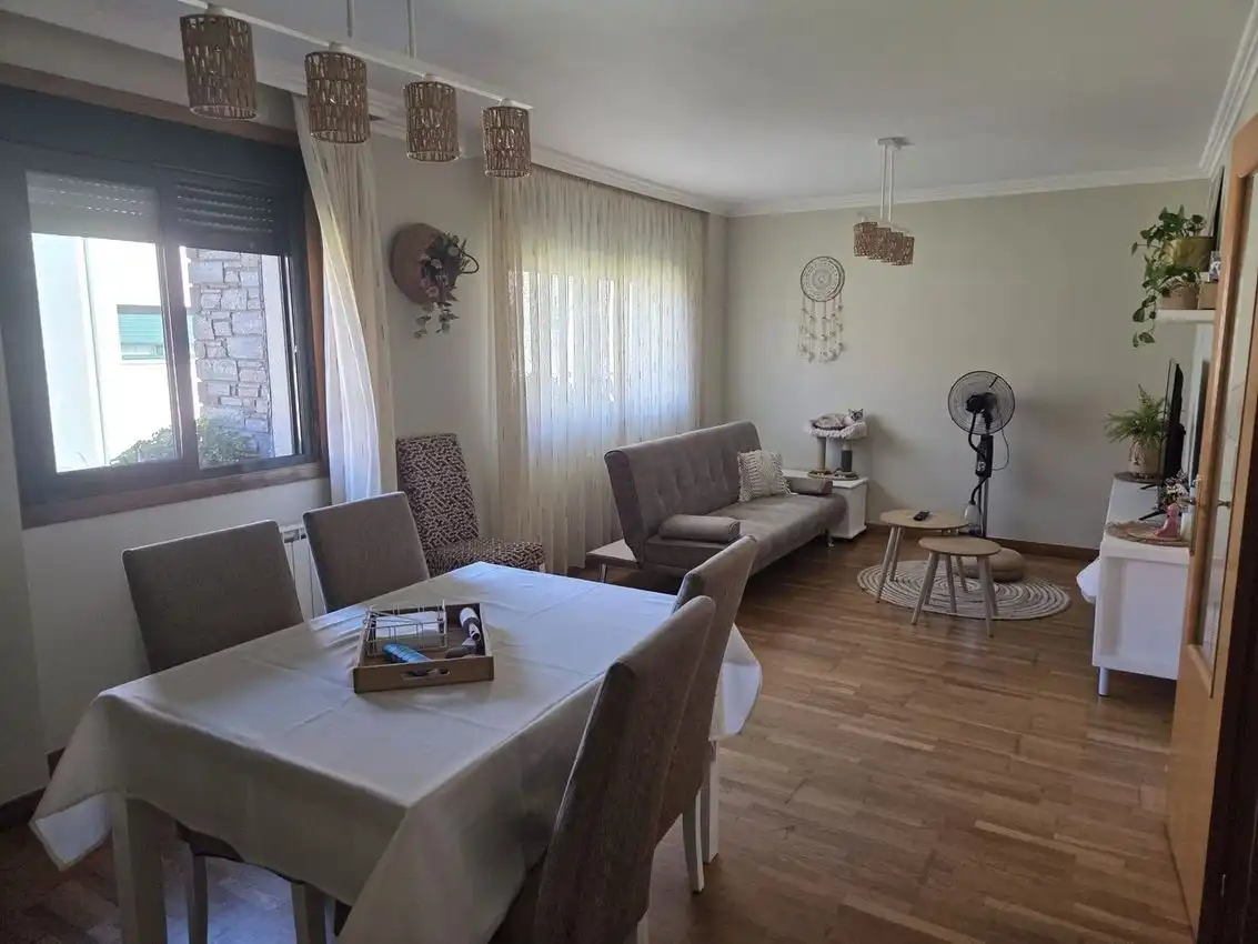 Comedor de Piso en venta en Vilagarcía de Arousa con Calefacción, Parquet y Trastero