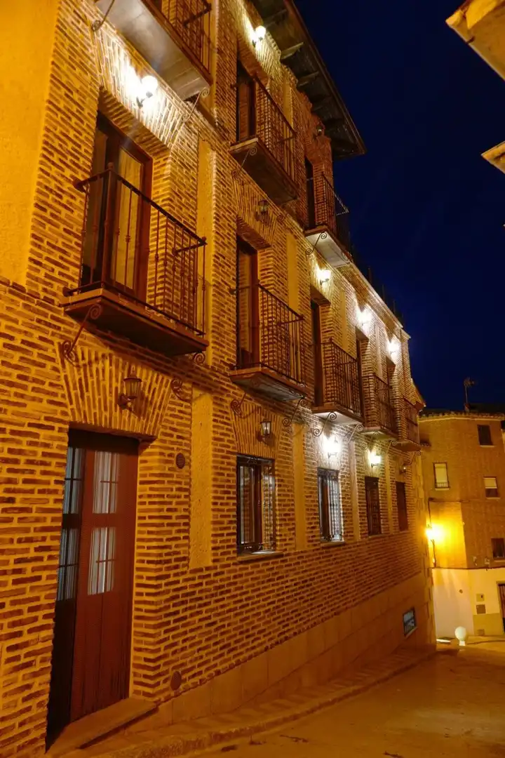 Vista exterior de Edifici en venda en El Hoyo de Pinares 