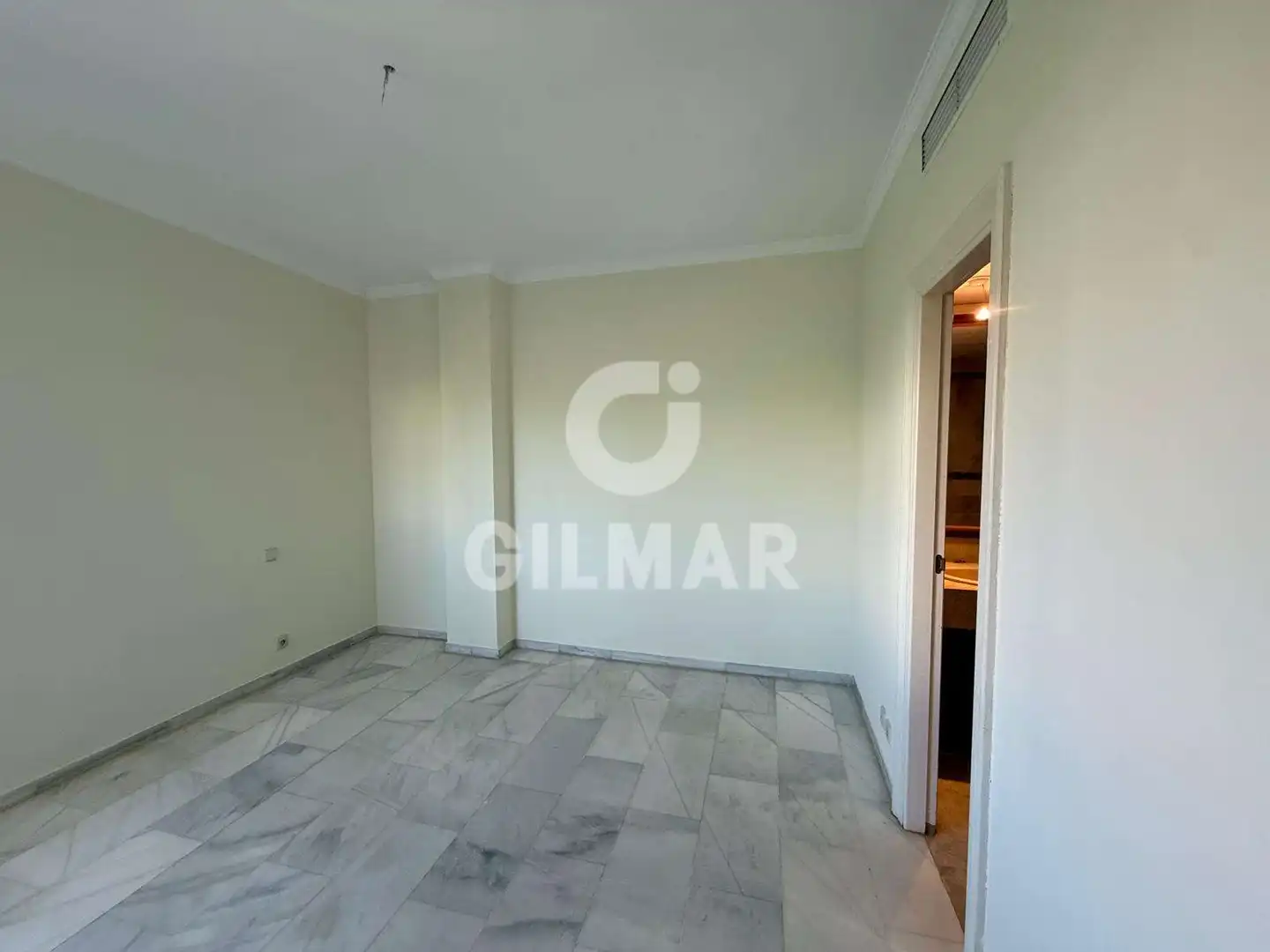 Schlafzimmer von Wohnung zur Miete in Sevilla mit Klimaanlage, Ofen und Waschmaschine