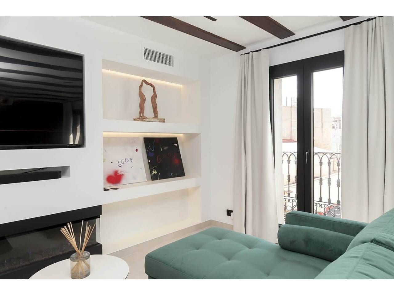 Living room of Flat for sale in  Barcelona Capital  with Balcony