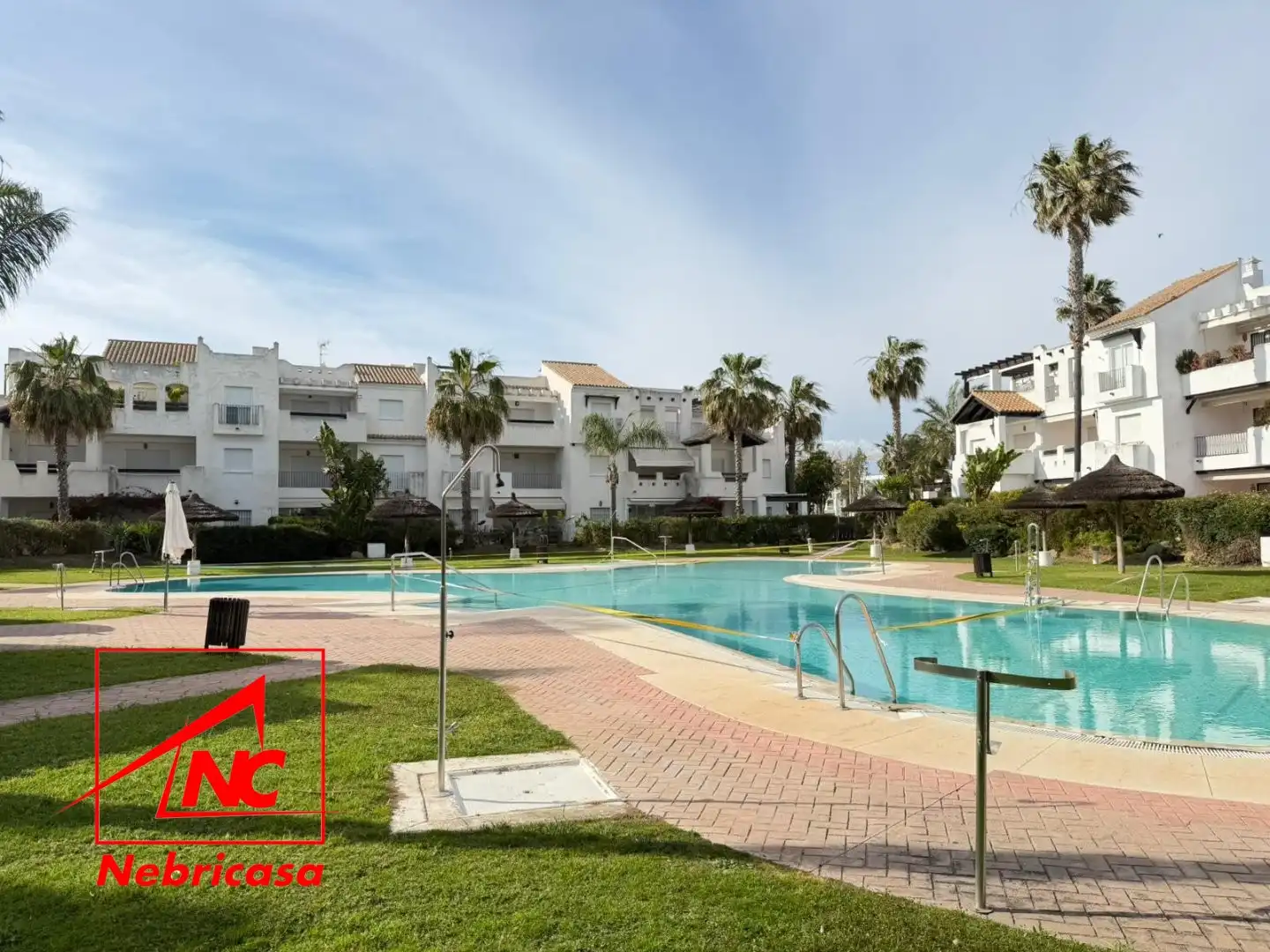 Vista exterior de Pis en venda en Chipiona amb Aire condicionat, Traster i Piscina