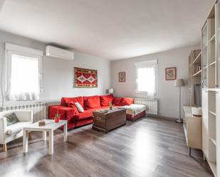 Living room of Flat for sale in  Madrid Capital