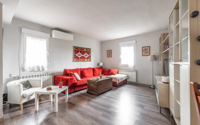 Living room of Flat for sale in  Madrid Capital