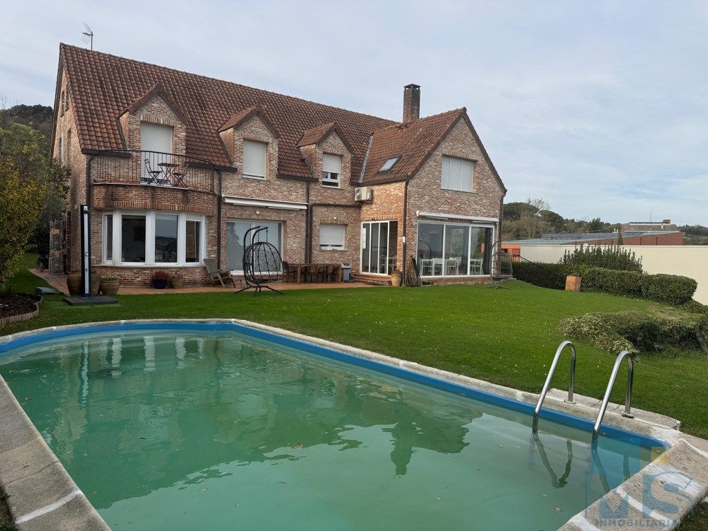 Piscina de Casa o xalet en venda en Hondarribia