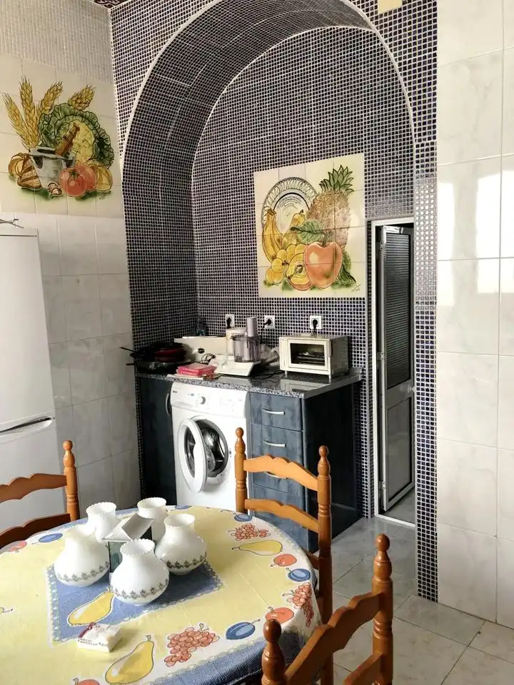 Cuina de Casa adosada en venda en Fuentes de León amb Terrassa i Balcó