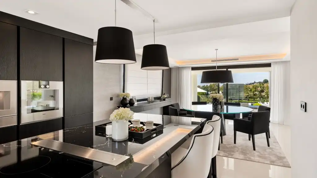 Chalet con piscina en venta en Nueva Andalucía, imagen 3