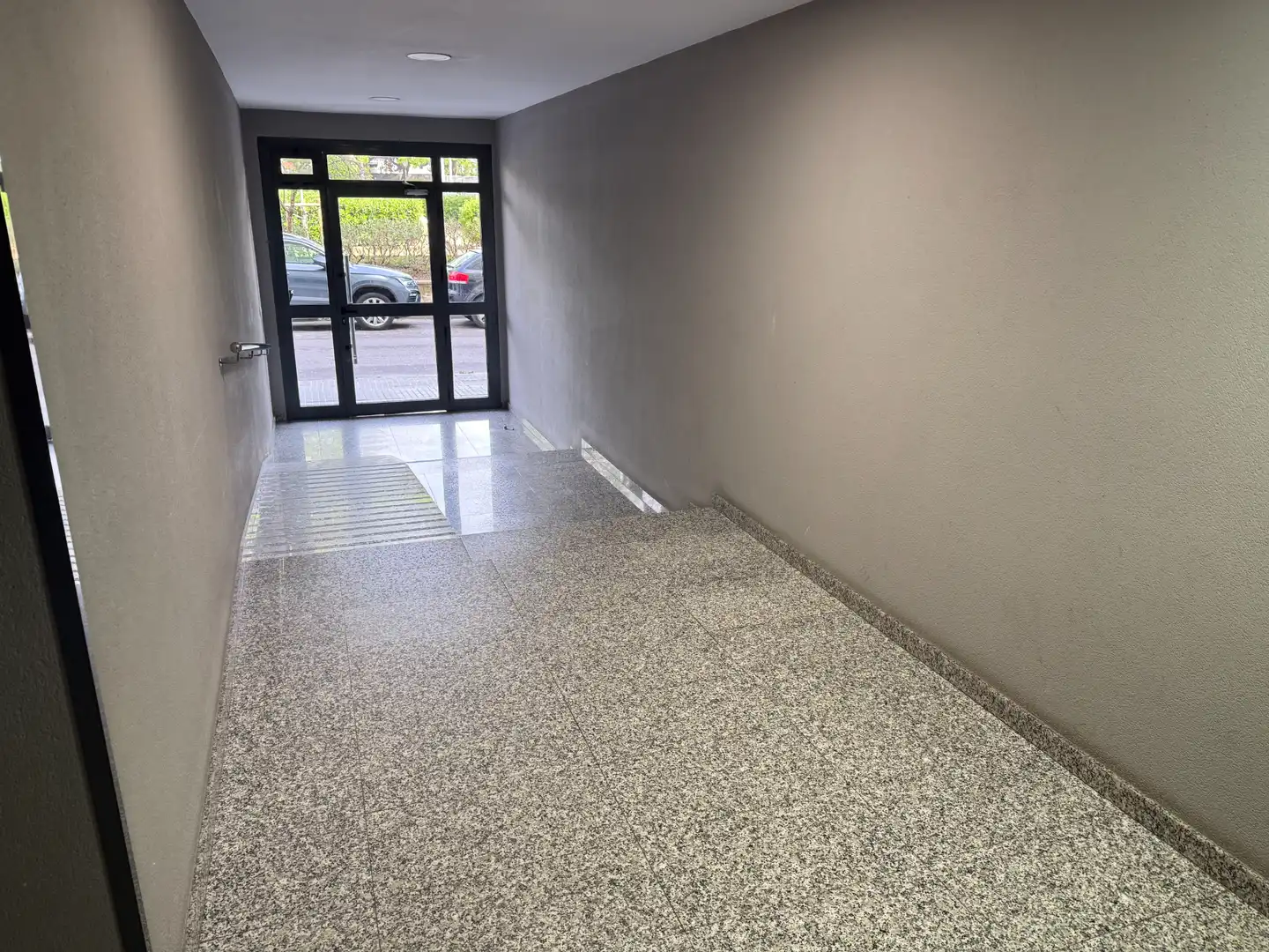 Wohnung zum Verkauf in Terrassa mit Klimaanlage, Heizung und Terrasse