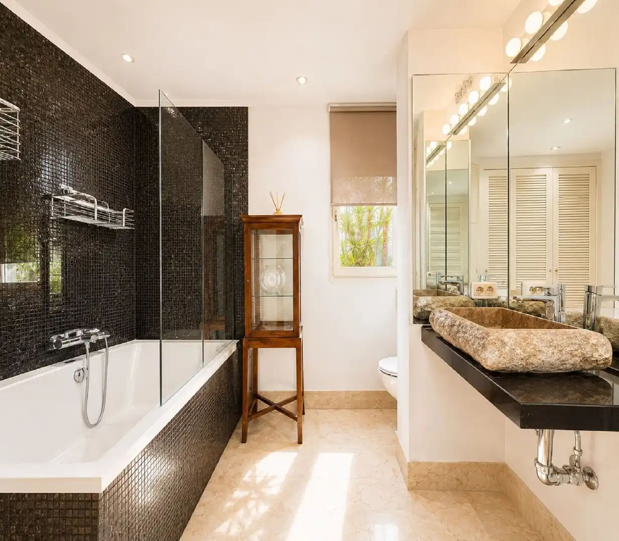 Bany de Apartament en venda en Marbella amb Aire condicionat, Jardí privat i Terrassa