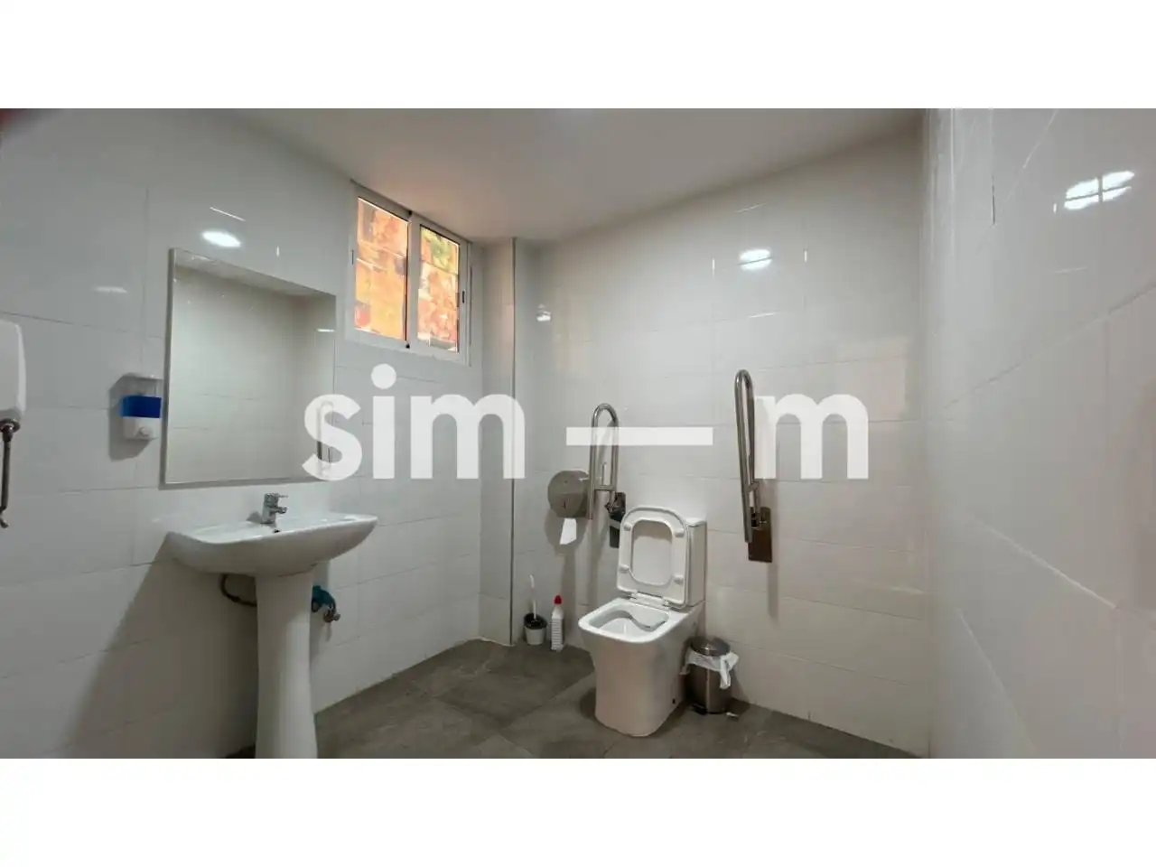 Bathroom of Houses for sale in Manlleu  with Air Conditioner, Parquet flooring and Terrace
