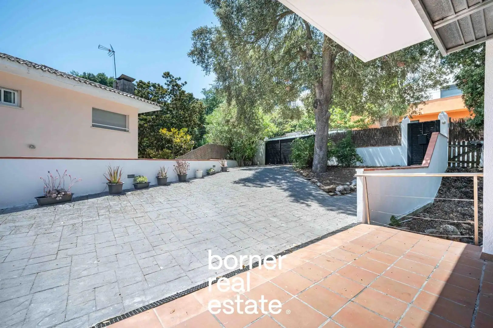 Vista exterior de Casa o chalet en venta en Sant Cugat del Vallès con Aire acondicionado, Calefacción y Jardín privado