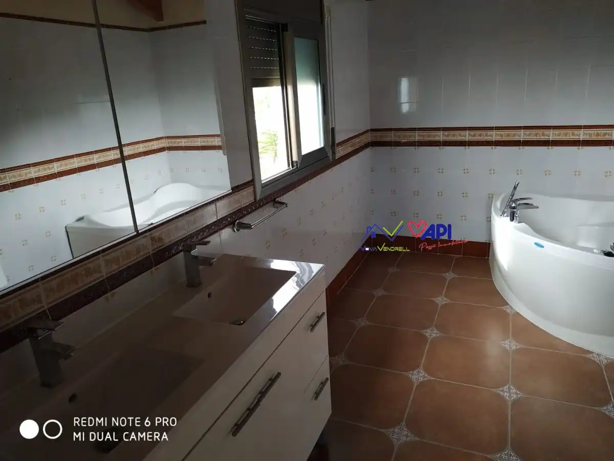 Baño de Casa o chalet en venta en El Vendrell con Aire acondicionado, Calefacción y Jardín privado