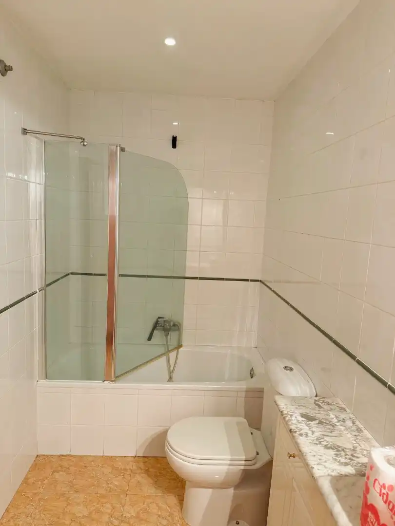 Bathroom of Ground floor for rent in Palencia  with Heating, Parquet flooring and Storage room
