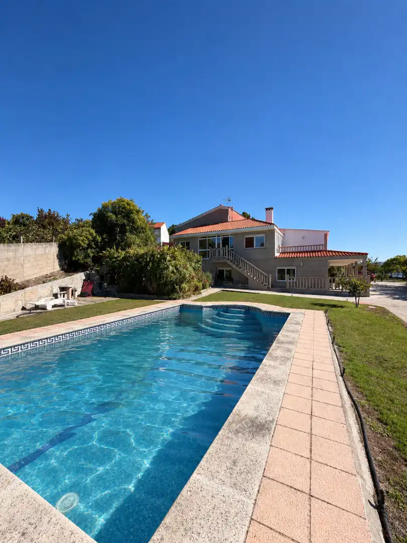 Villa con balcone in vendita a Barrocanes