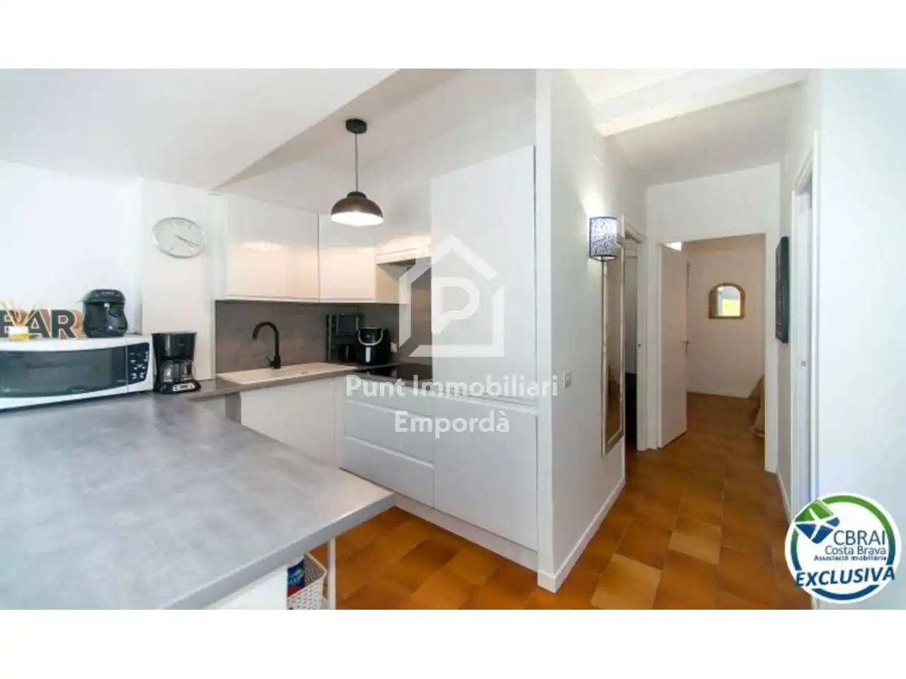 Cuina de Apartament en venda en Empuriabrava amb Aire condicionat, Terrassa i Moblat