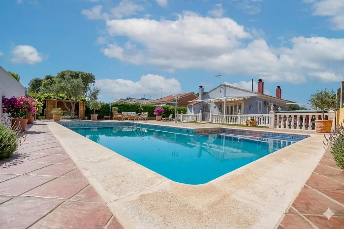 Piscina de Casa adosada en venta en Pioz con Aire acondicionado, Calefacción y Jardín privado