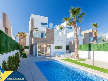 Villa avec balcon à vendre à El Raso