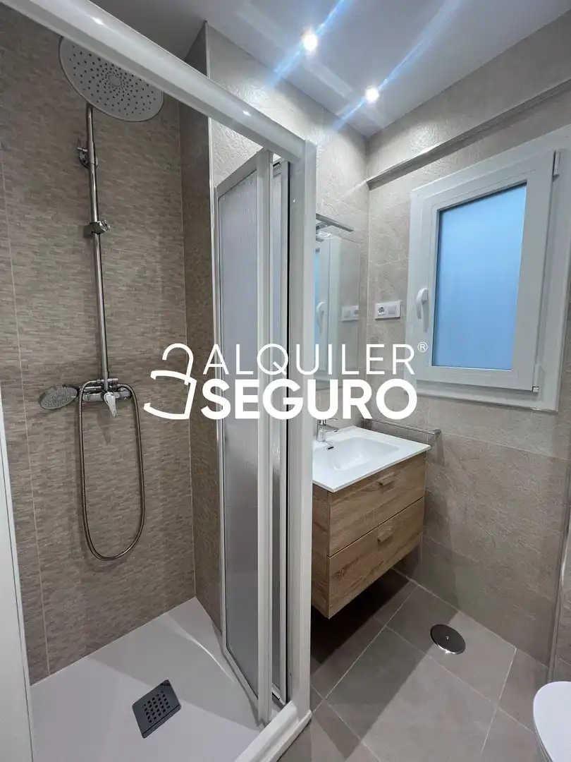 Baño de Piso de alquiler en Alcobendas con Aire acondicionado, Calefacción y Terraza