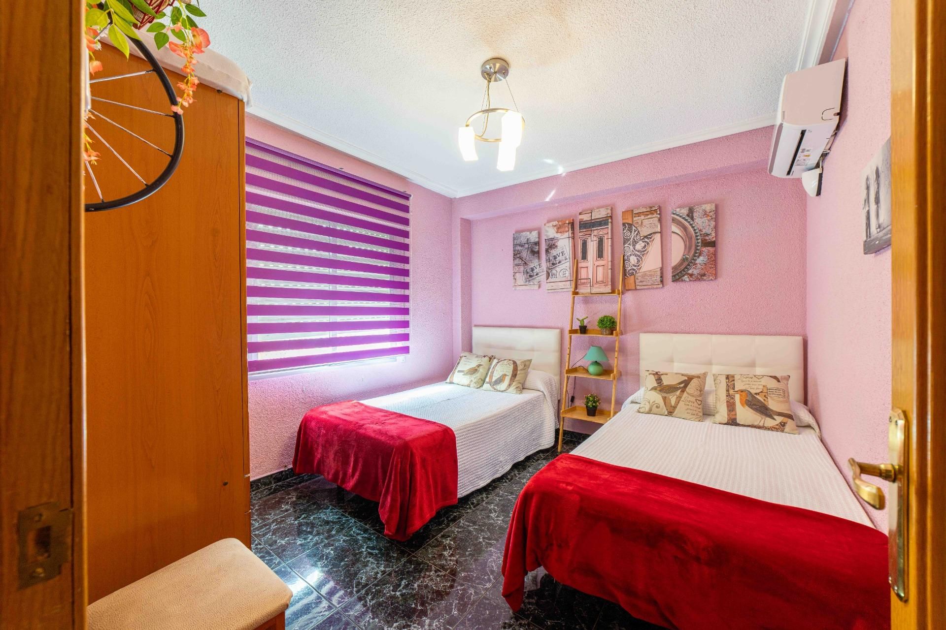 Bedroom of Flat to share in Zamora Capital   with Air Conditioner, Heating and Terrace