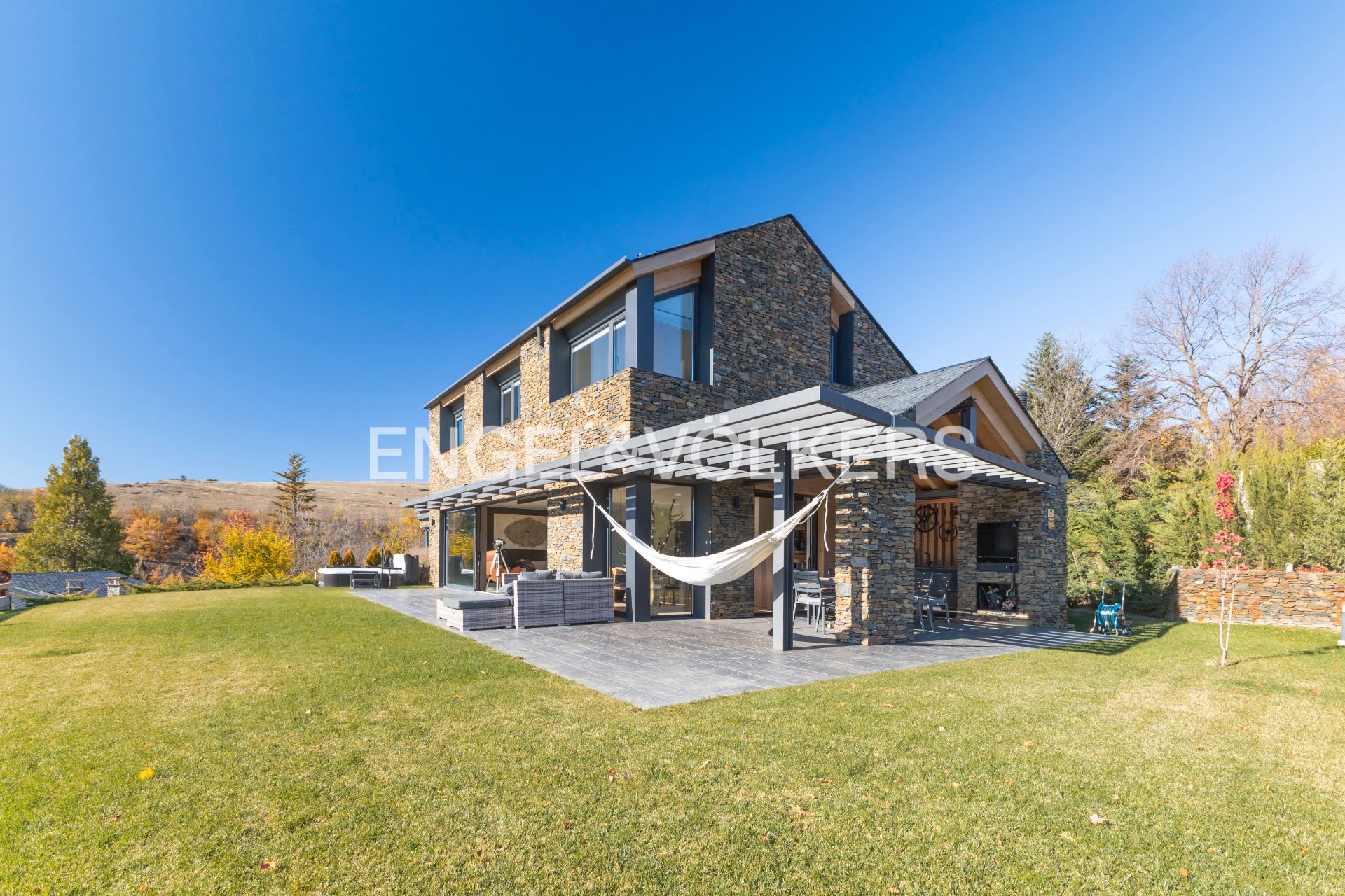 Exterior view of House or chalet to rent in Bolvir  with Heating, Private garden and Parquet flooring