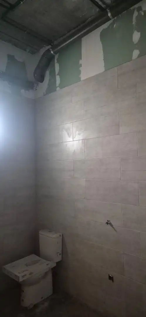 Baño de Local de alquiler en Granja de Rocamora con Parquet