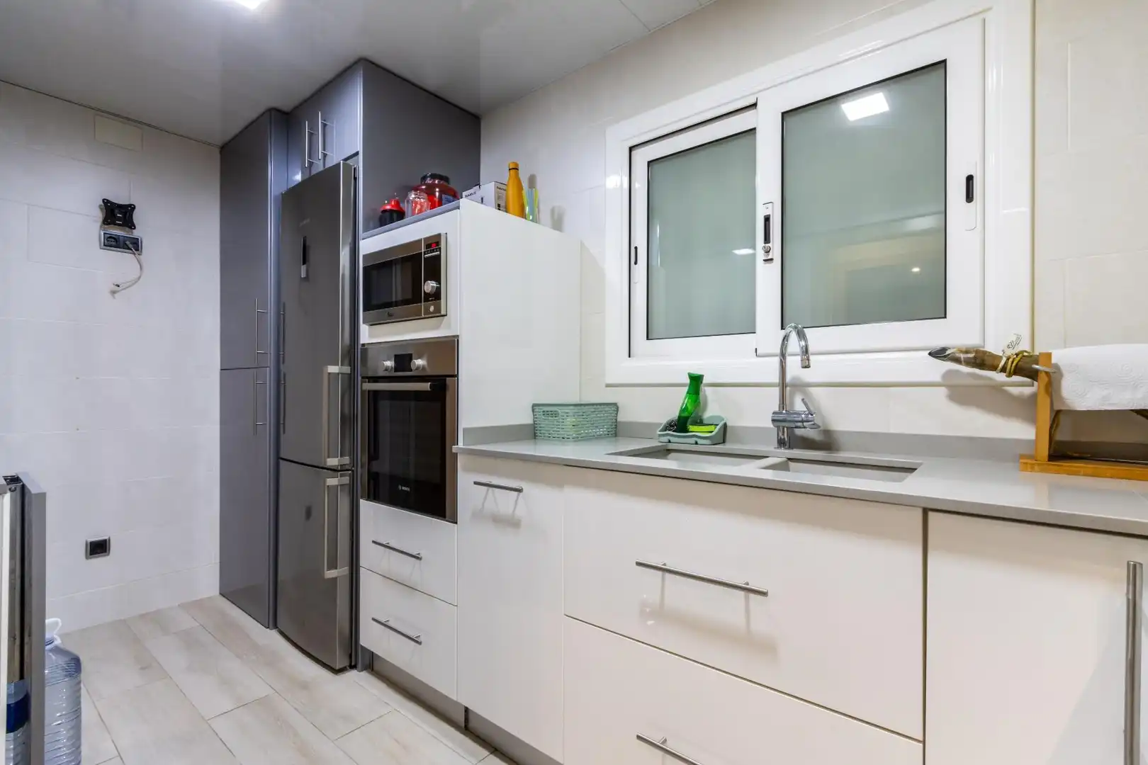 Cocina de Planta baja en venta en Santa Perpètua de Mogoda, Barcelona
