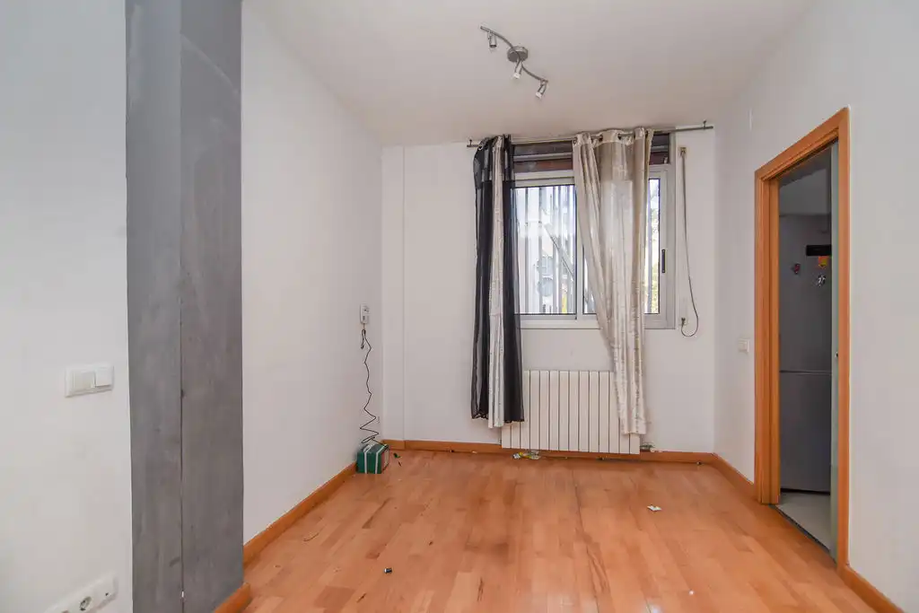 Habitación de Piso en venta en Girona con Calefacción y Trastero