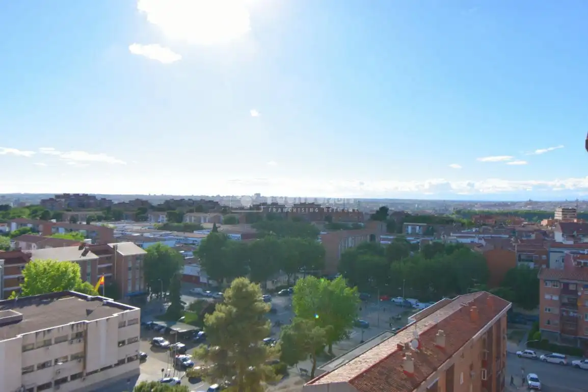 Habitación de Piso en venta en Madrid con Calefacción, Parquet y Terraza