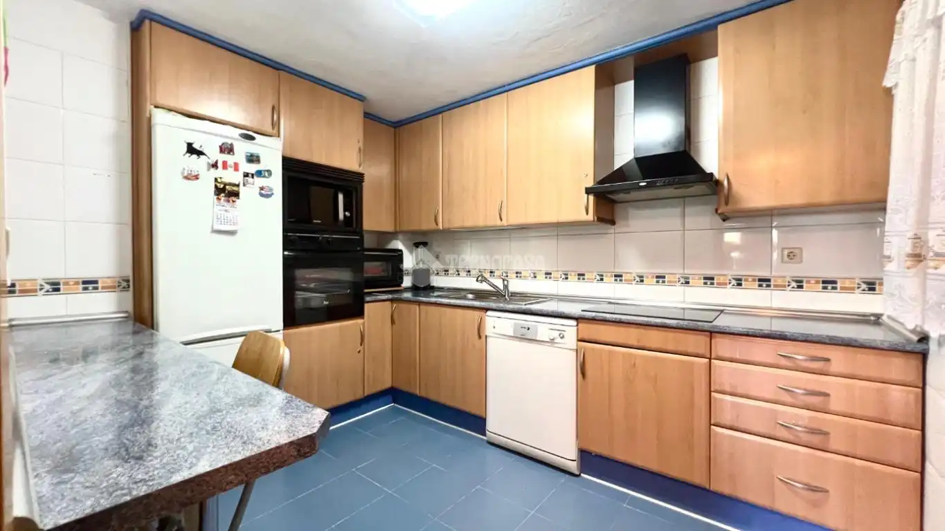 Kitchen of Flat for sale in Madrid  with Air Conditioner, Heating and Parquet flooring