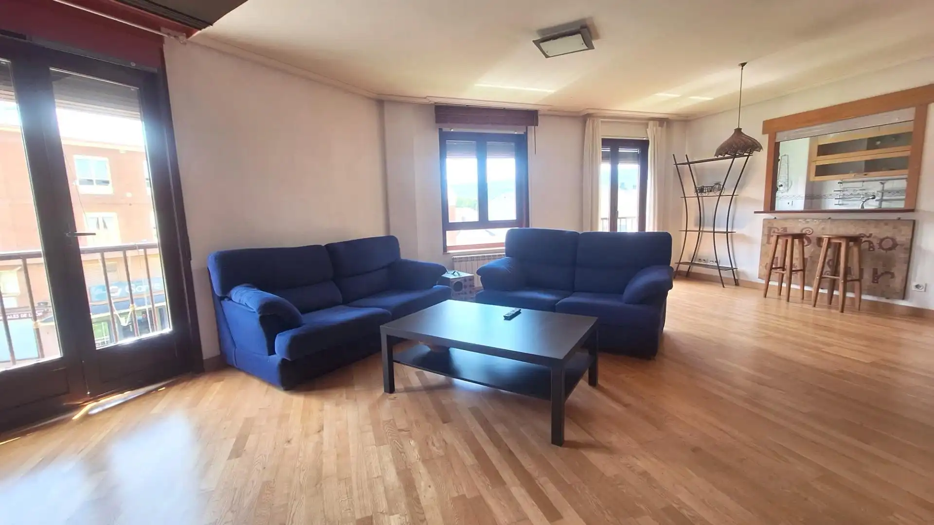Sala de estar de Piso en venta en Ponferrada con Calefacción, Trastero y Balcón