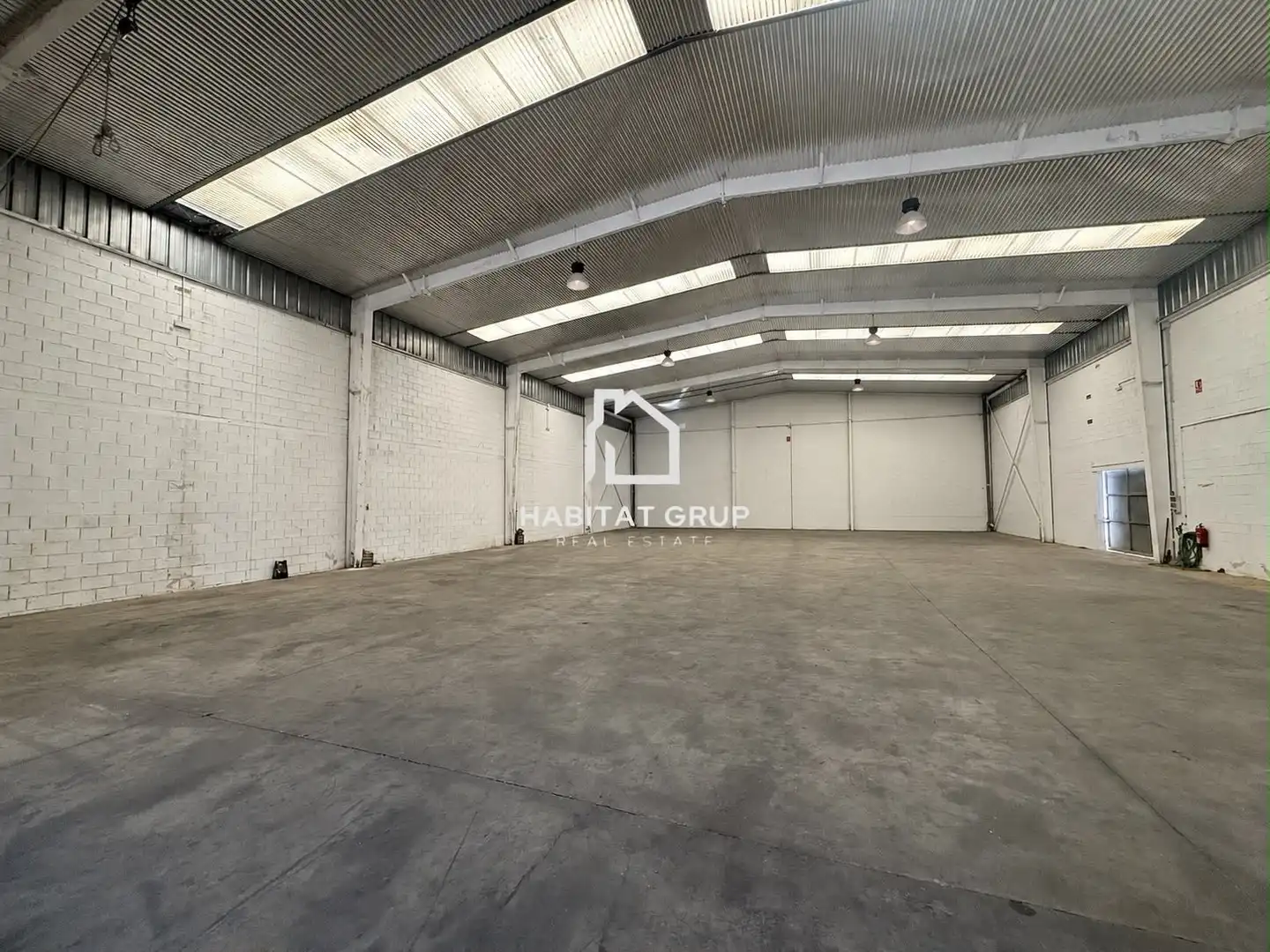 Vista exterior de Nave industrial en venta en Sant Lluís