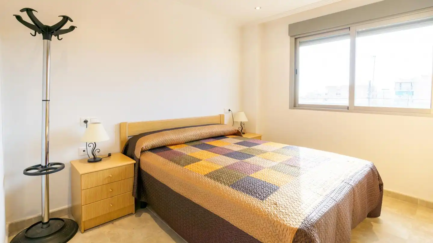 Schlafzimmer von Wohnung zum Verkauf in Santa Pola mit Klimaanlage, Terrasse und Schwimmbad