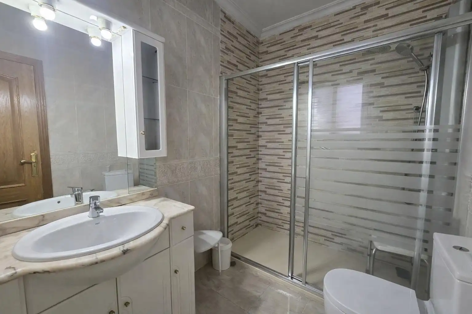 Bathroom of Houses for sale in Plasencia  with Air Conditioner, Terrace and Storage room