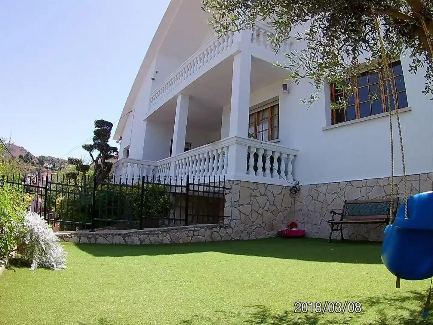 Vista exterior de Pis en venda en Sant Just Desvern amb Aire condicionat, Jardí privat i Traster