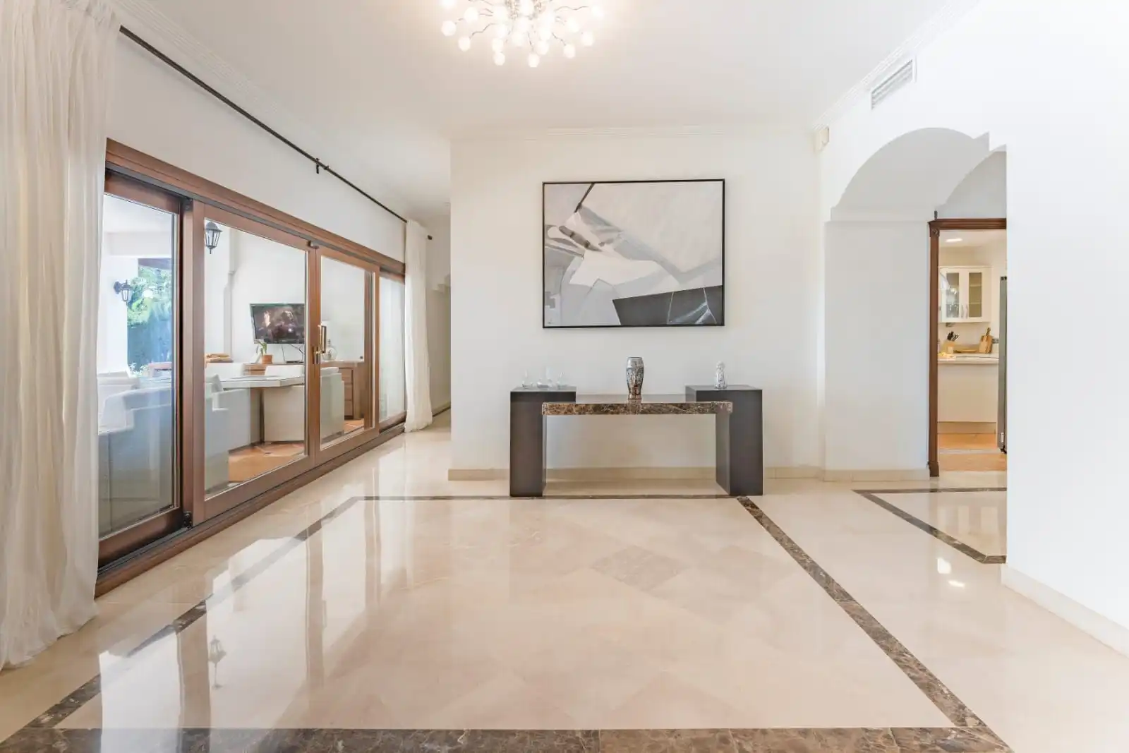 Chalet con piscina en venta en Nueva Andalucía, imagen 4